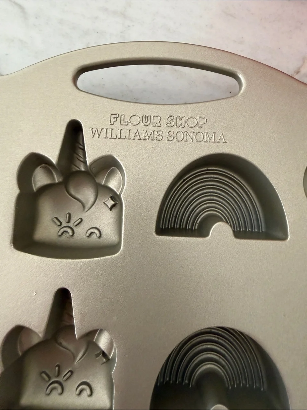 Williams Sonoma Nonstick unicorn rainbow Mini Cake Pan like new